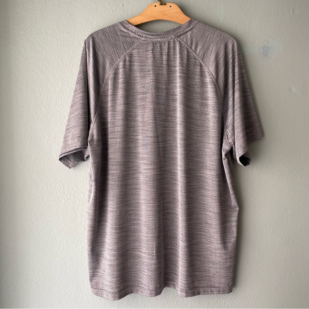 ๐ป5/$15๐ป Reebok | Gray Lightweight Athletic Top - Picture 2 of 7